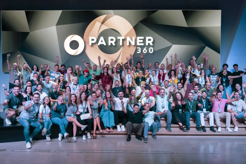 foto de un grupo de alumonos en un evento presencial del curso partner 360